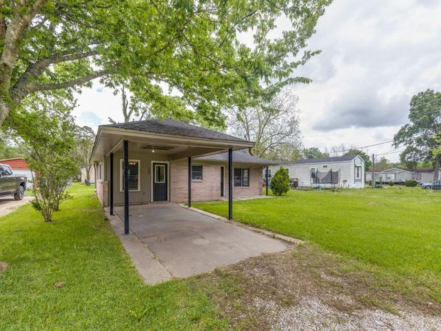 308 Gibbs Street, Devers, TX 77538