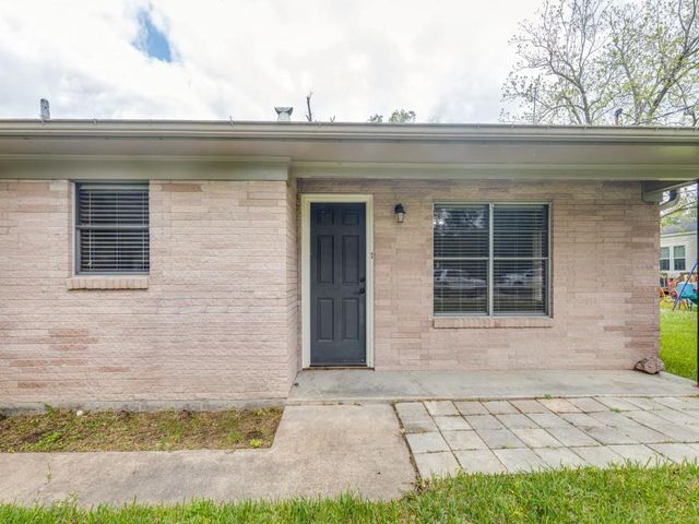 308 Gibbs Street, Devers, TX 77538
