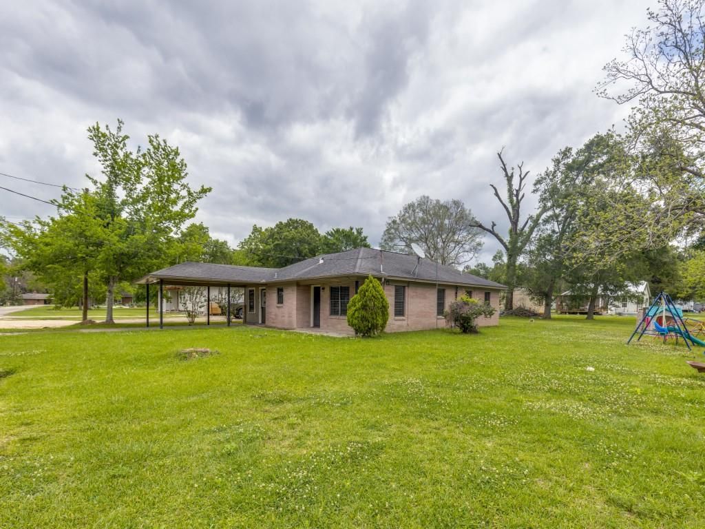 308 Gibbs Street, Devers, TX 77538