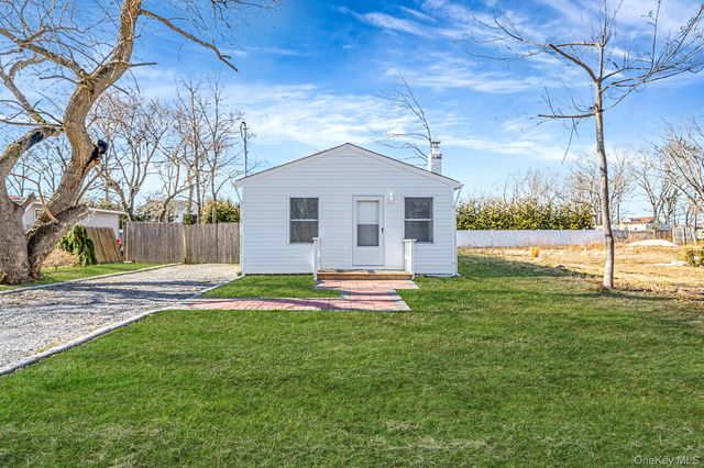 42 Oak Drive, Riverhead, NY 11901