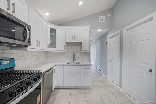 42 Oak Drive, Riverhead, NY 11901