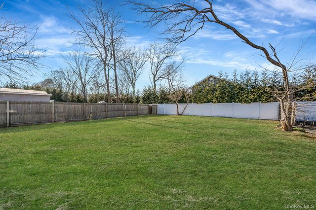 42 Oak Drive, Riverhead, NY 11901