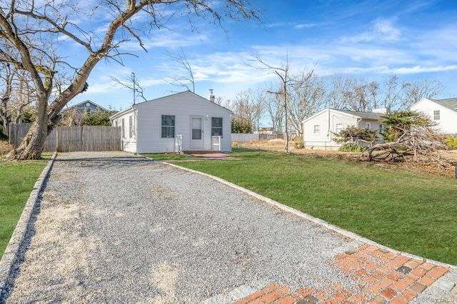 42 Oak Drive, Riverhead, NY 11901