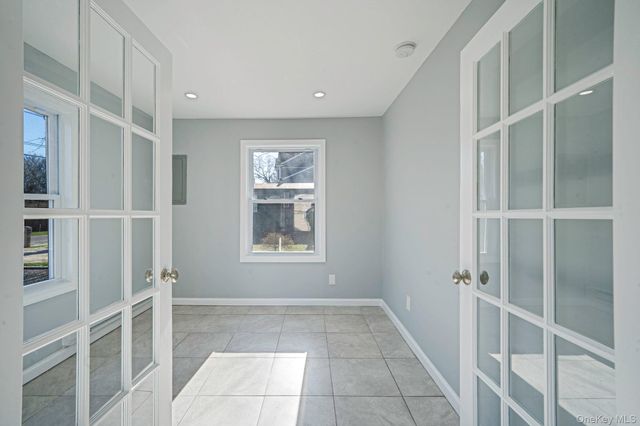 42 Oak Drive, Riverhead, NY 11901