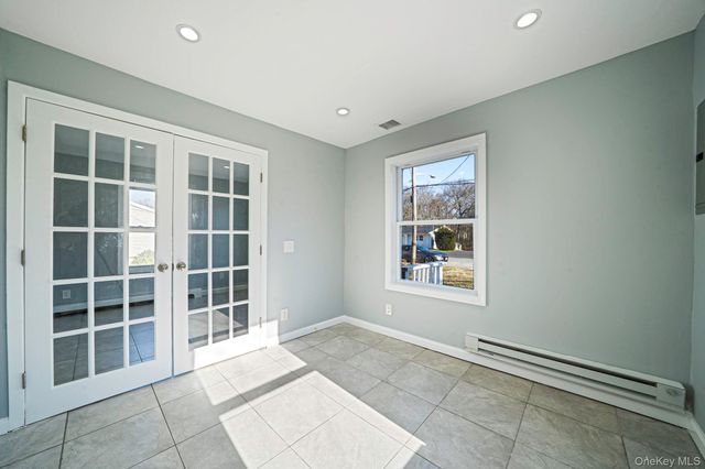 42 Oak Drive, Riverhead, NY 11901