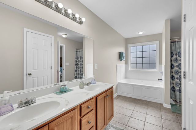 2770 Cascade Dr, Clarksville, TN 37042