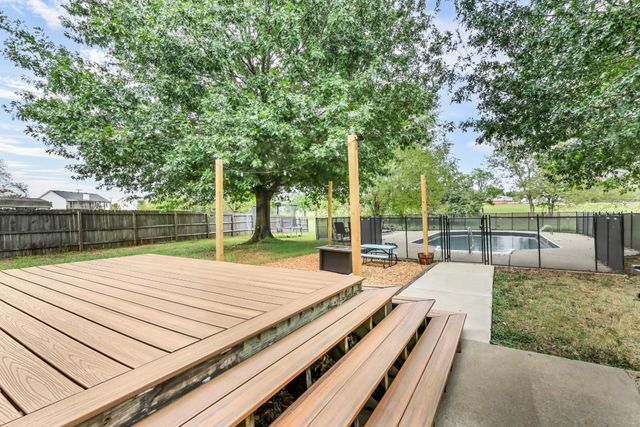 2770 Cascade Dr, Clarksville, TN 37042