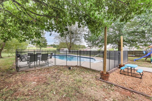2770 Cascade Dr, Clarksville, TN 37042