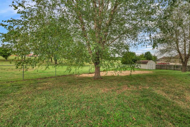 2770 Cascade Dr, Clarksville, TN 37042
