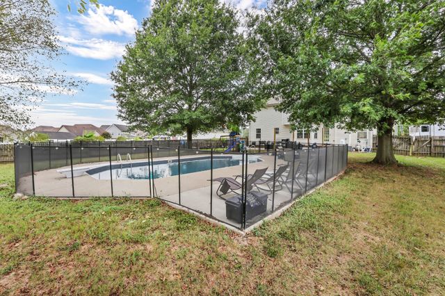 2770 Cascade Dr, Clarksville, TN 37042