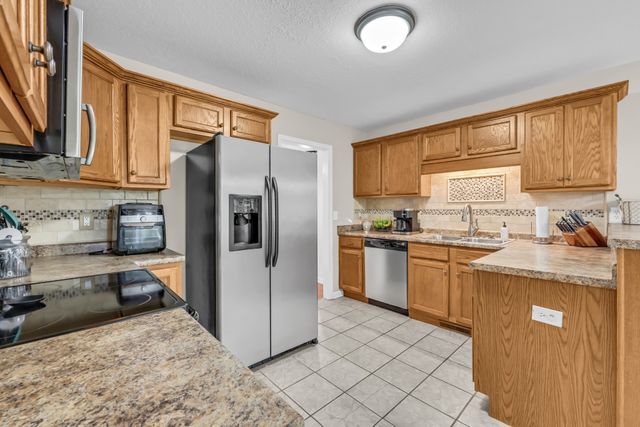 2770 Cascade Dr, Clarksville, TN 37042