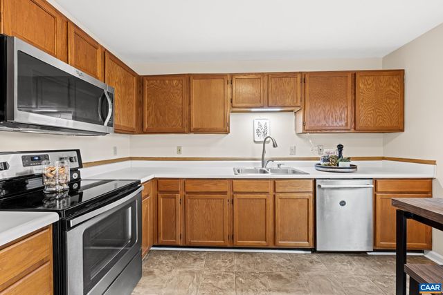 919 STONEHENGE RD, Charlottesville, VA 22901