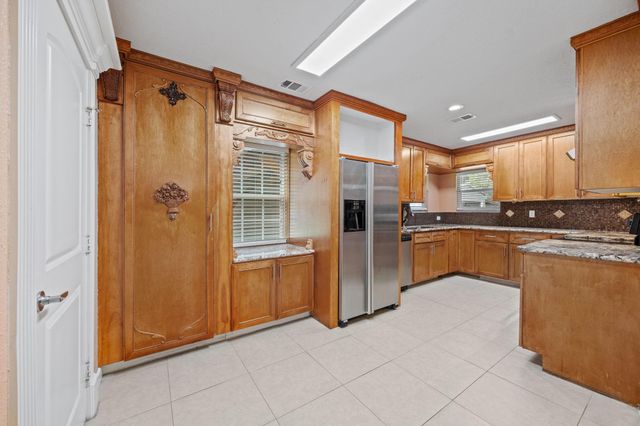 6742 Dusty Lane, Conroe, TX 77306