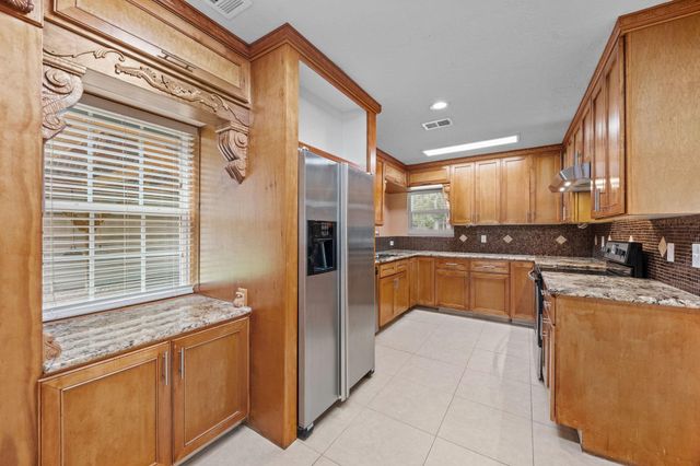6742 Dusty Lane, Conroe, TX 77306