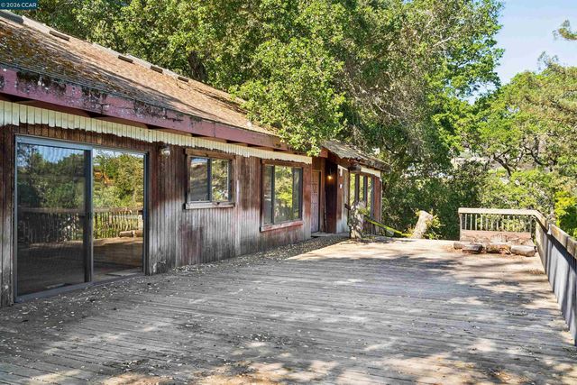 3391 Woodview Dr, Lafayette, CA 94549