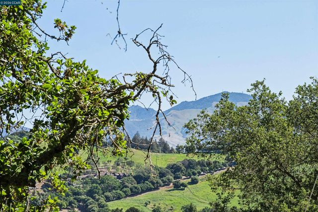 3391 Woodview Dr, Lafayette, CA 94549