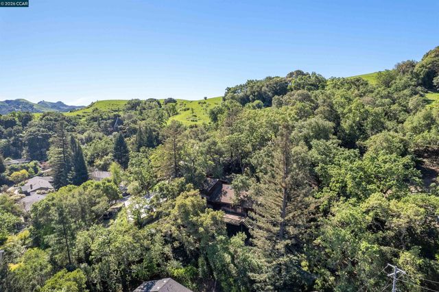 3391 Woodview Dr, Lafayette, CA 94549