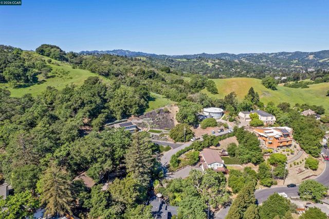 3391 Woodview Dr, Lafayette, CA 94549