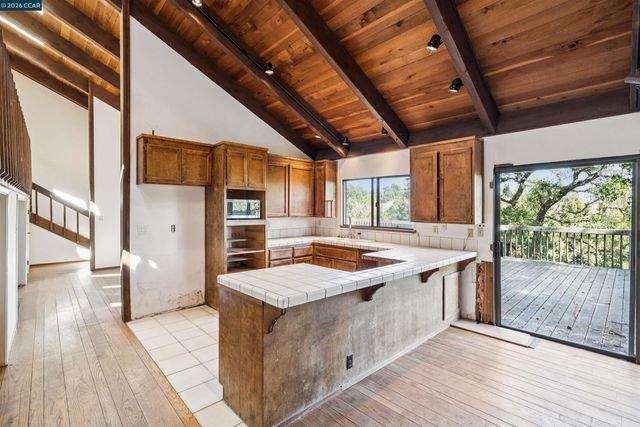 3391 Woodview Dr, Lafayette, CA 94549