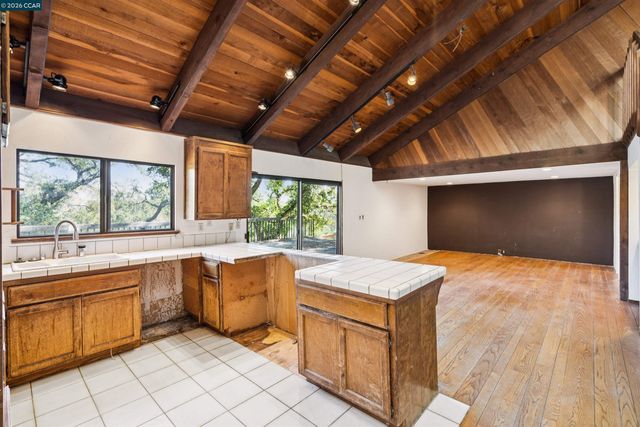 3391 Woodview Dr, Lafayette, CA 94549