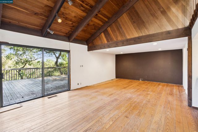 3391 Woodview Dr, Lafayette, CA 94549