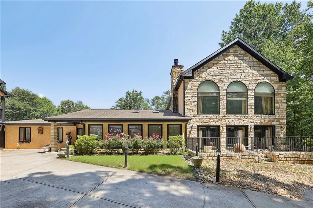 1024 Lake Charles Drive, Roswell, GA 30075