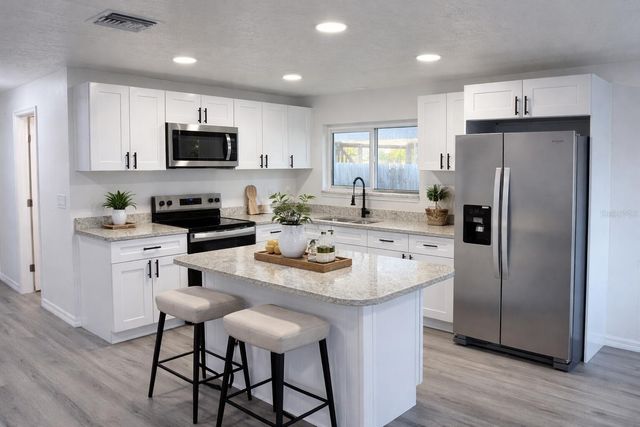 1827 MONTANA AVENUE NE, St Petersburg, FL 33703