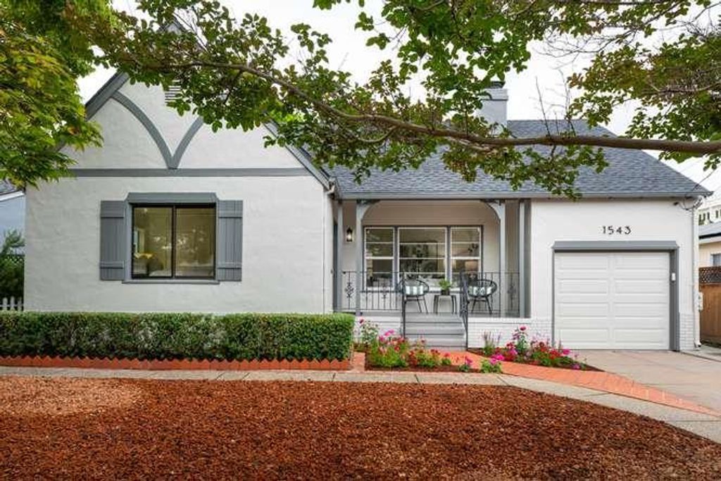 Image 2 of property listing at 1543 Kalmia, San Mateo, CA 94402