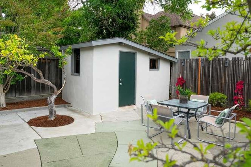 Image 23 of property listing at 1543 Kalmia, San Mateo, CA 94402