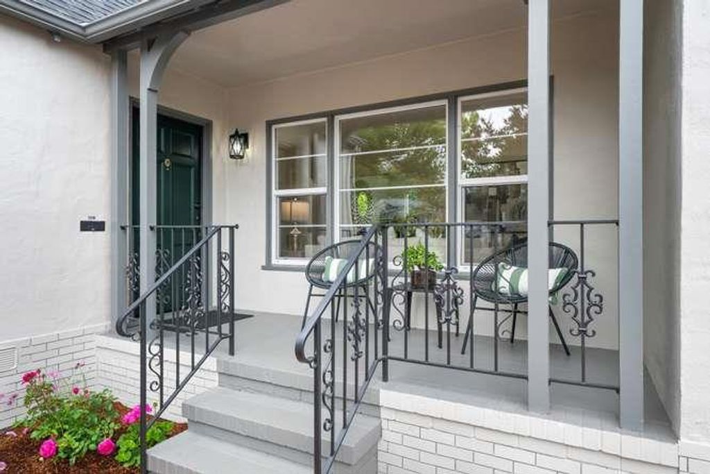 Image 3 of property listing at 1543 Kalmia, San Mateo, CA 94402