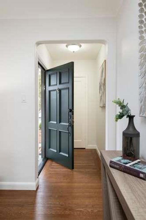 Image 5 of property listing at 1543 Kalmia, San Mateo, CA 94402