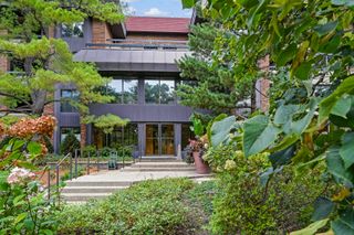 1409 Burr Oak Road 111A, Hinsdale, IL 60521