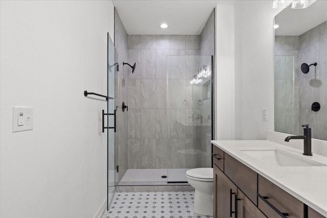 W251N2413 Valleyview CIRCLE, Pewaukee, WI 53072