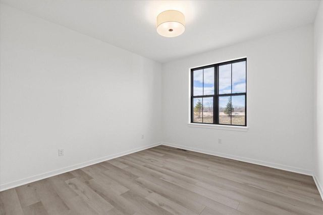 W251N2413 Valleyview CIRCLE, Pewaukee, WI 53072