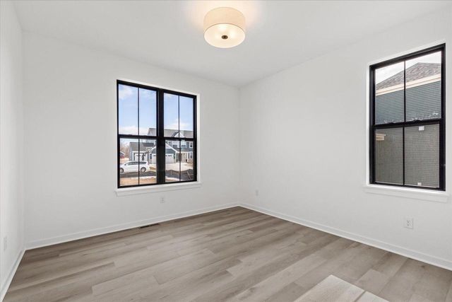 W251N2413 Valleyview CIRCLE, Pewaukee, WI 53072