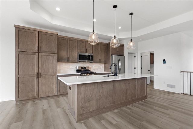 W251N2413 Valleyview CIRCLE, Pewaukee, WI 53072