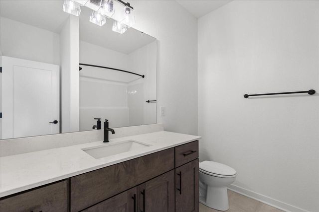 W251N2413 Valleyview CIRCLE, Pewaukee, WI 53072