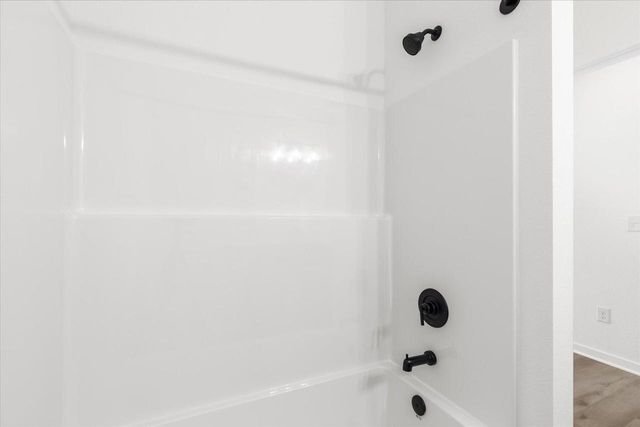 W251N2413 Valleyview CIRCLE, Pewaukee, WI 53072