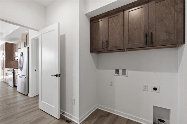 W251N2413 Valleyview CIRCLE, Pewaukee, WI 53072