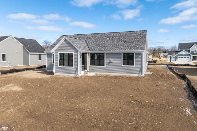 W251N2413 Valleyview CIRCLE, Pewaukee, WI 53072