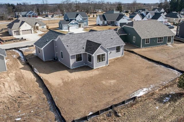 W251N2413 Valleyview CIRCLE, Pewaukee, WI 53072