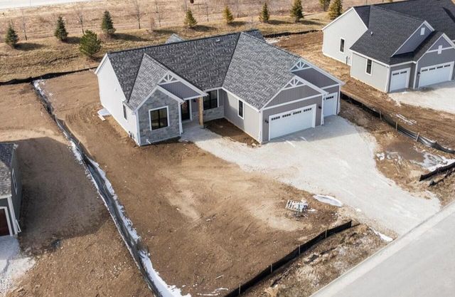 W251N2413 Valleyview CIRCLE, Pewaukee, WI 53072