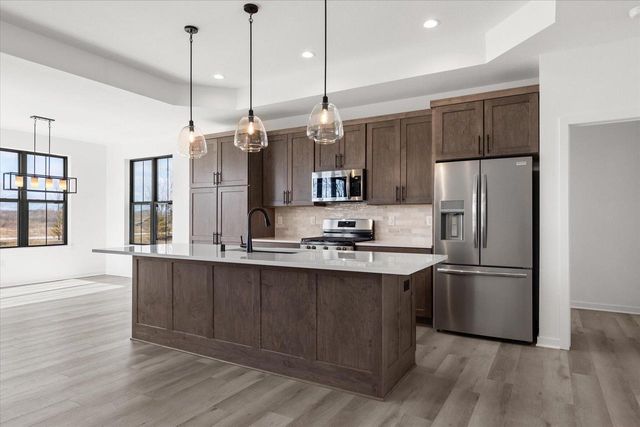 W251N2413 Valleyview CIRCLE, Pewaukee, WI 53072