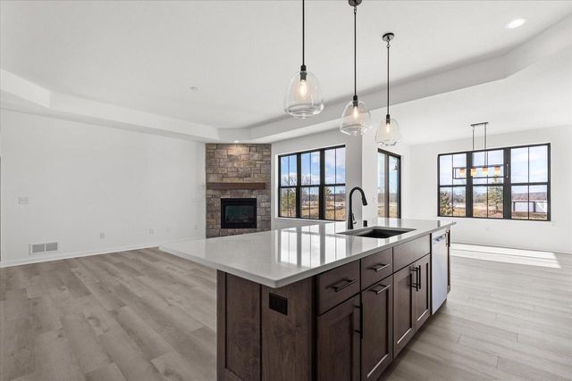 W251N2413 Valleyview CIRCLE, Pewaukee, WI 53072