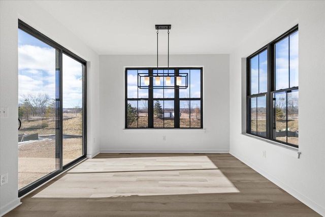 W251N2413 Valleyview CIRCLE, Pewaukee, WI 53072