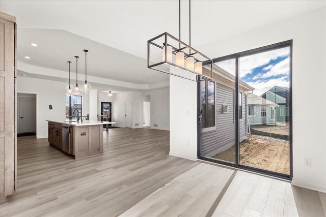 W251N2413 Valleyview CIRCLE, Pewaukee, WI 53072