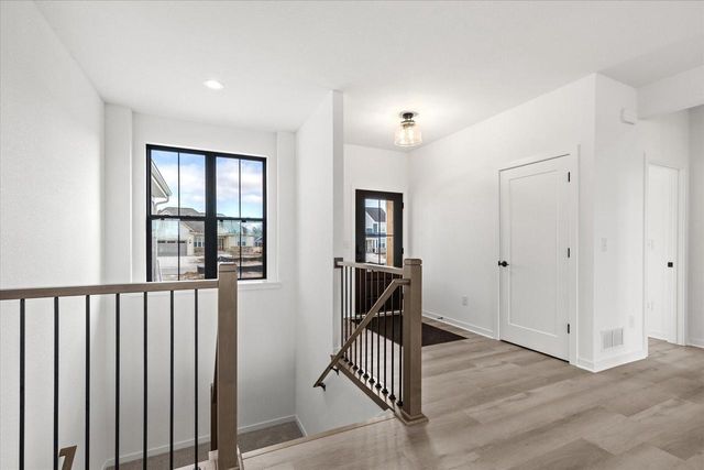 W251N2413 Valleyview CIRCLE, Pewaukee, WI 53072