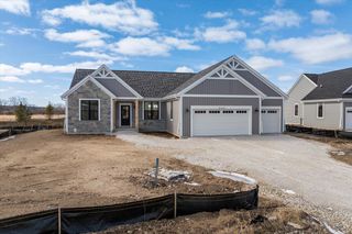 W251N2413 Valleyview CIRCLE, Pewaukee, WI 53072