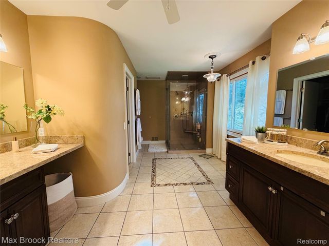 1840 Wexport Lane, Commerce Charter Township, MI 48382