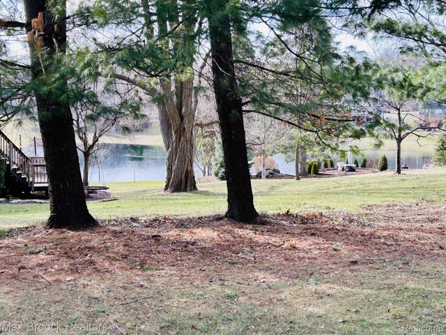 1840 Wexport Lane, Commerce Charter Township, MI 48382